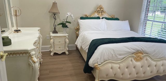 Image of the Blue Private Bedroom of Chateaux Serenity